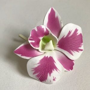 New Orchid hair accessory flown in from Hawaii!